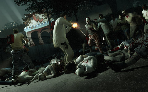 Survivors are attacked by an oncoming horde in L4D2